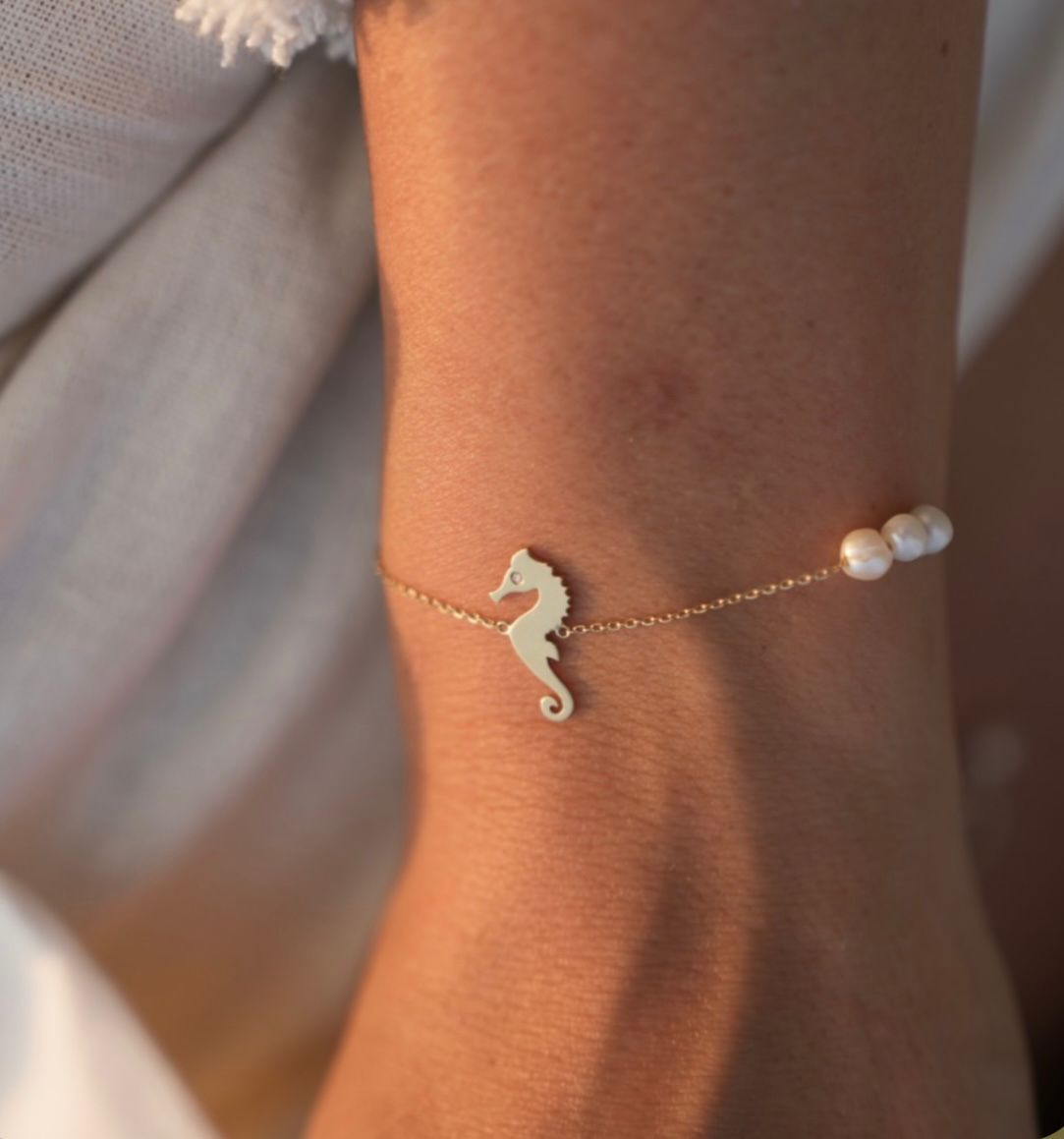 Gold seahorse pearl bracelet